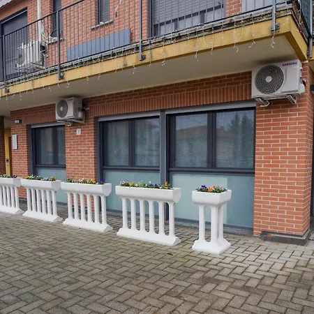 Apartment Glicine Leonardo Academy, Mxp & Laghi *
